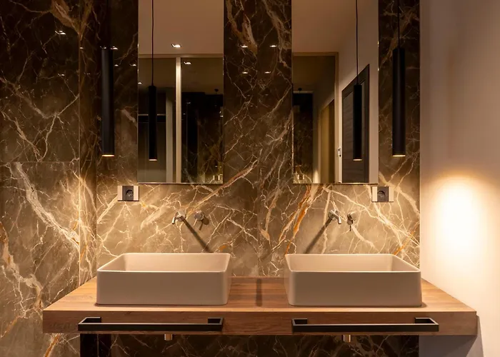 Luci Su Cavour B&B 4*